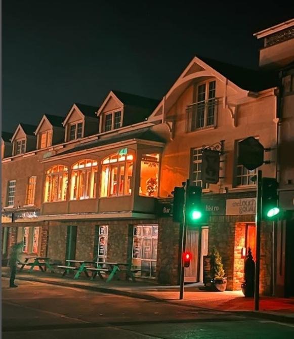 The Lough & Quay Accommodation Town Centre وارين بوينت المظهر الخارجي الصورة